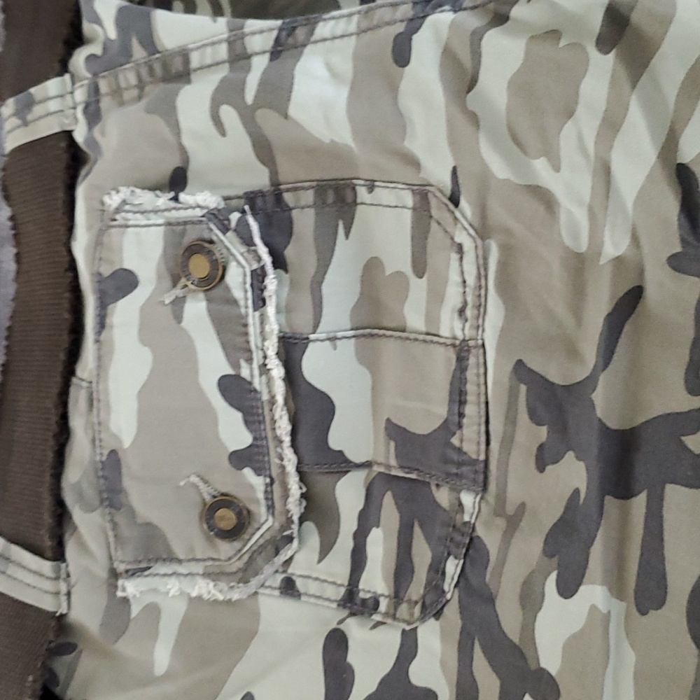 Shorts - Picture 5 of 6